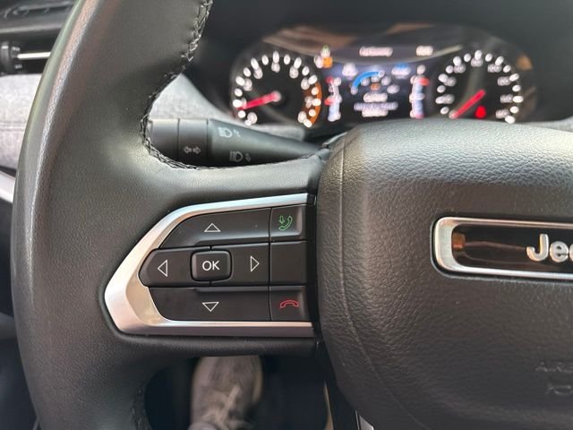 Used 2024 Silver Jeep Latitude image 23