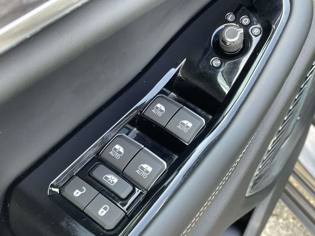 Certified Used 2022 Gray Jeep Overland image 25