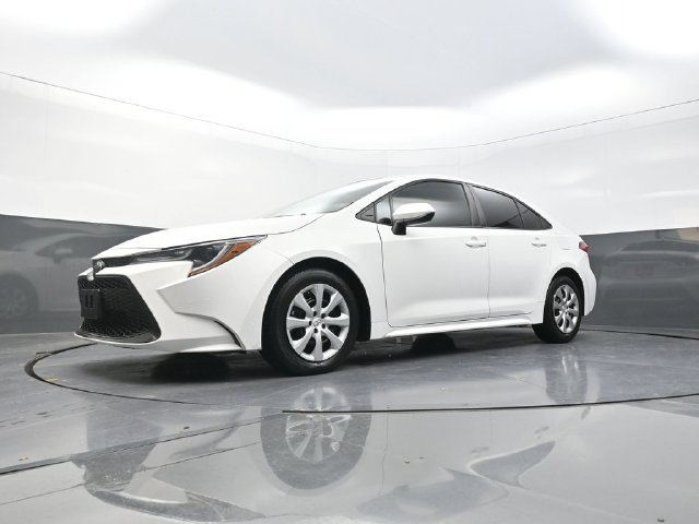 Used 2021 White Toyota LE image 33