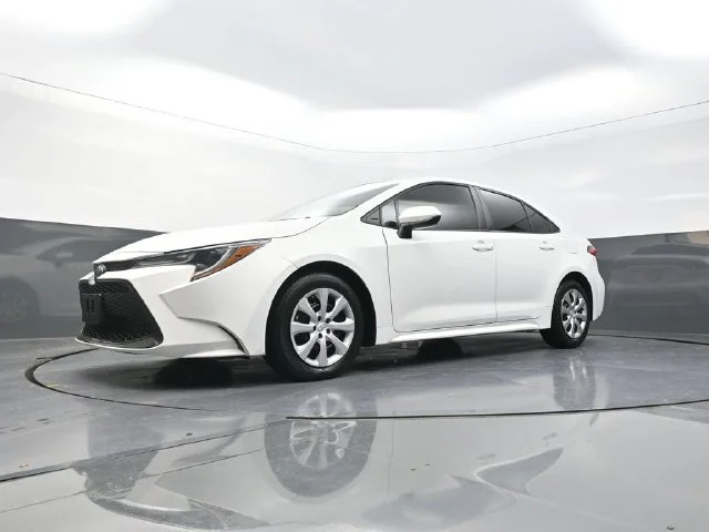 Used 2021 White Toyota LE image 33