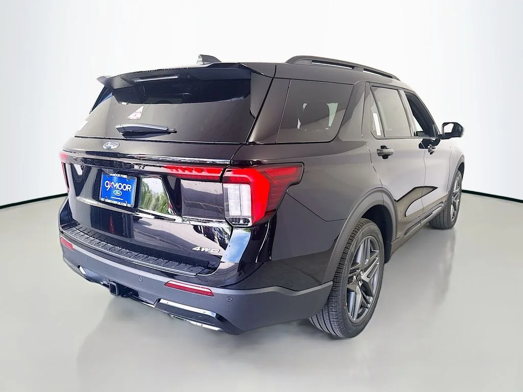 New 2026 Agate Black Metallic Ford ST-Line image 7
