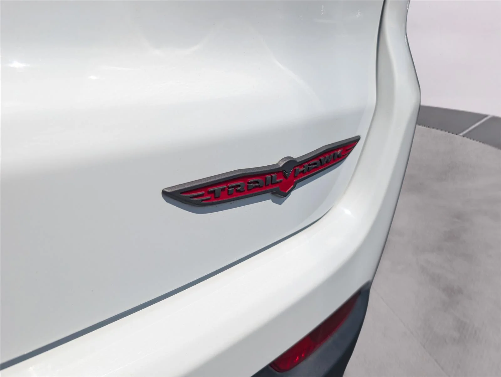 Used 2025 Bright White Clearcoat Jeep Trailhawk image 33