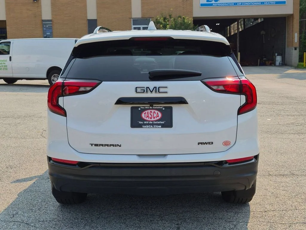 Used 2021 White GMC SLE image 4
