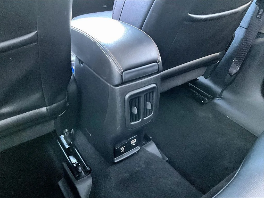 Used 2019 Crystal Metallic Jeep Latitude image 10
