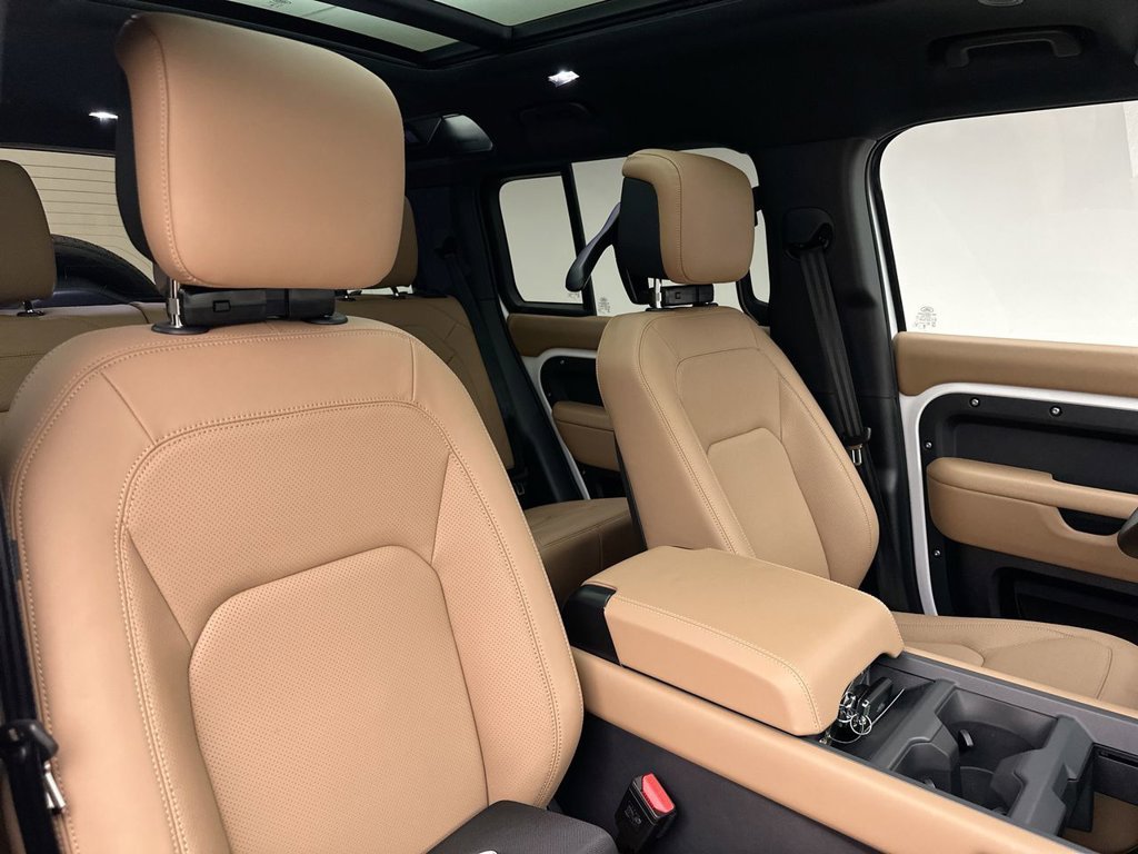New 2026 Fuji White Land Rover X-Dynamic SE image 6