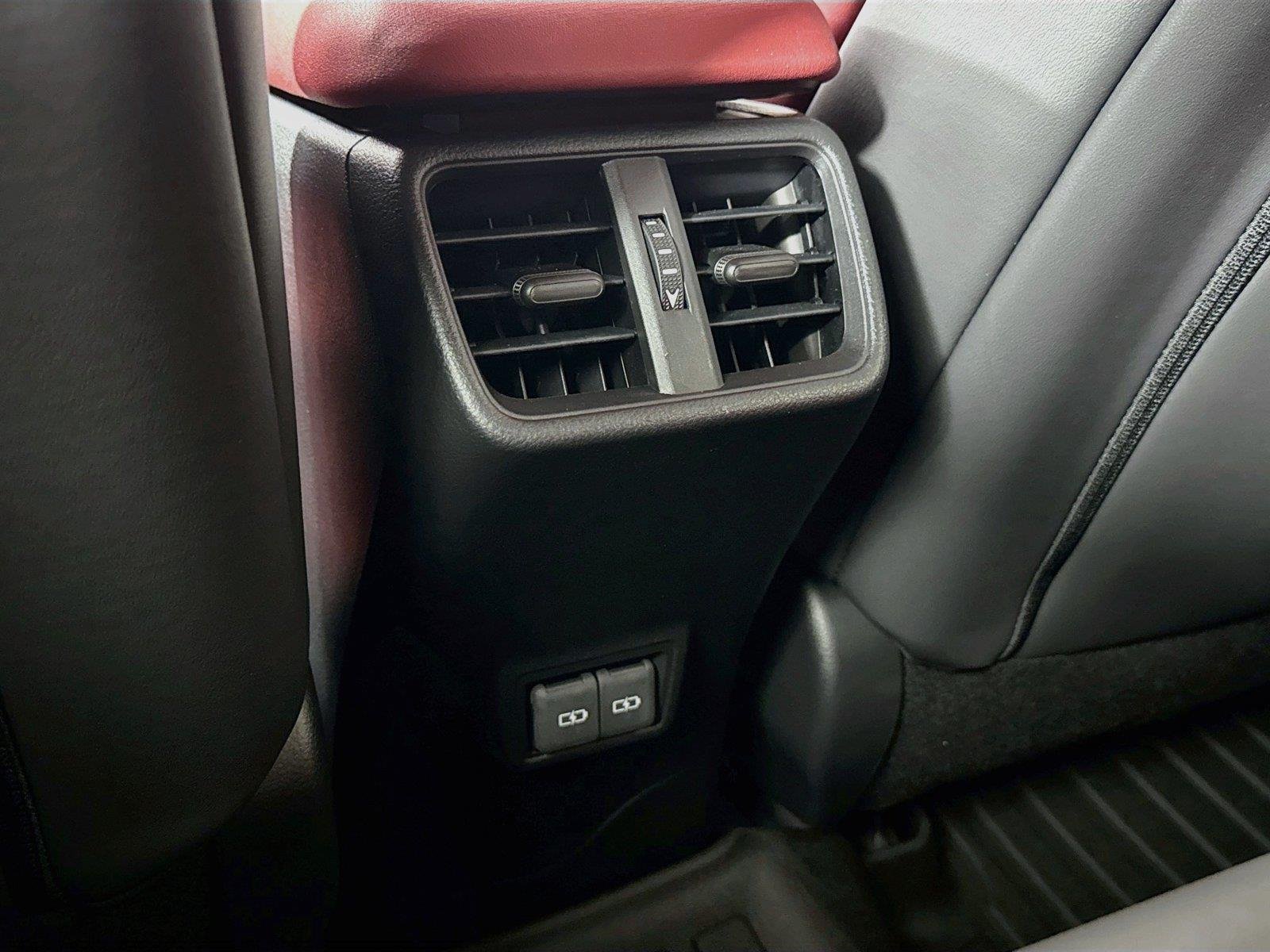 Used 2024 Iridium w/ Obsidian Roof Lexus UX 250h F SPORT Handling image 37