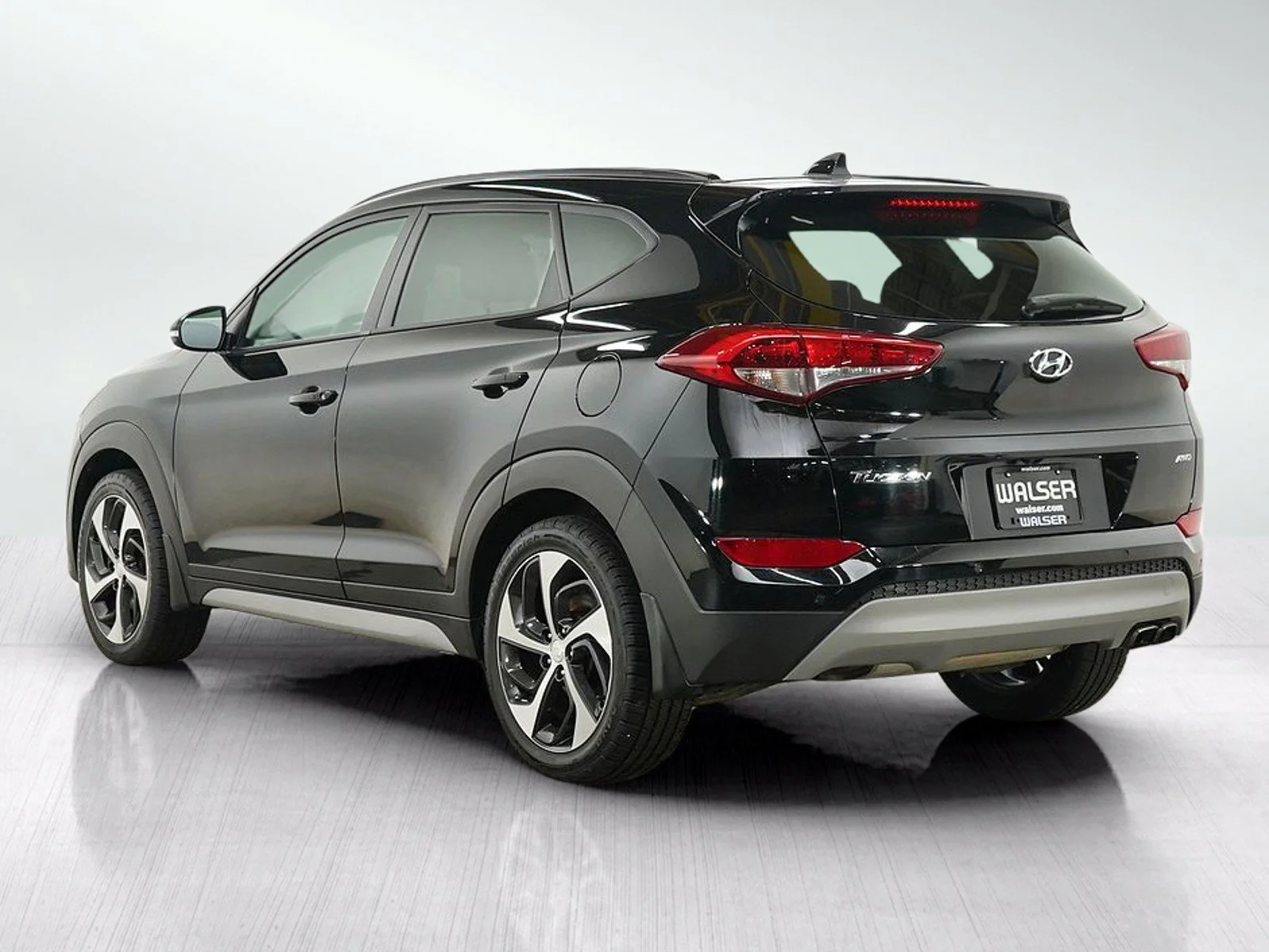 Used 2018 Black Noir Pearl Hyundai Value image 3