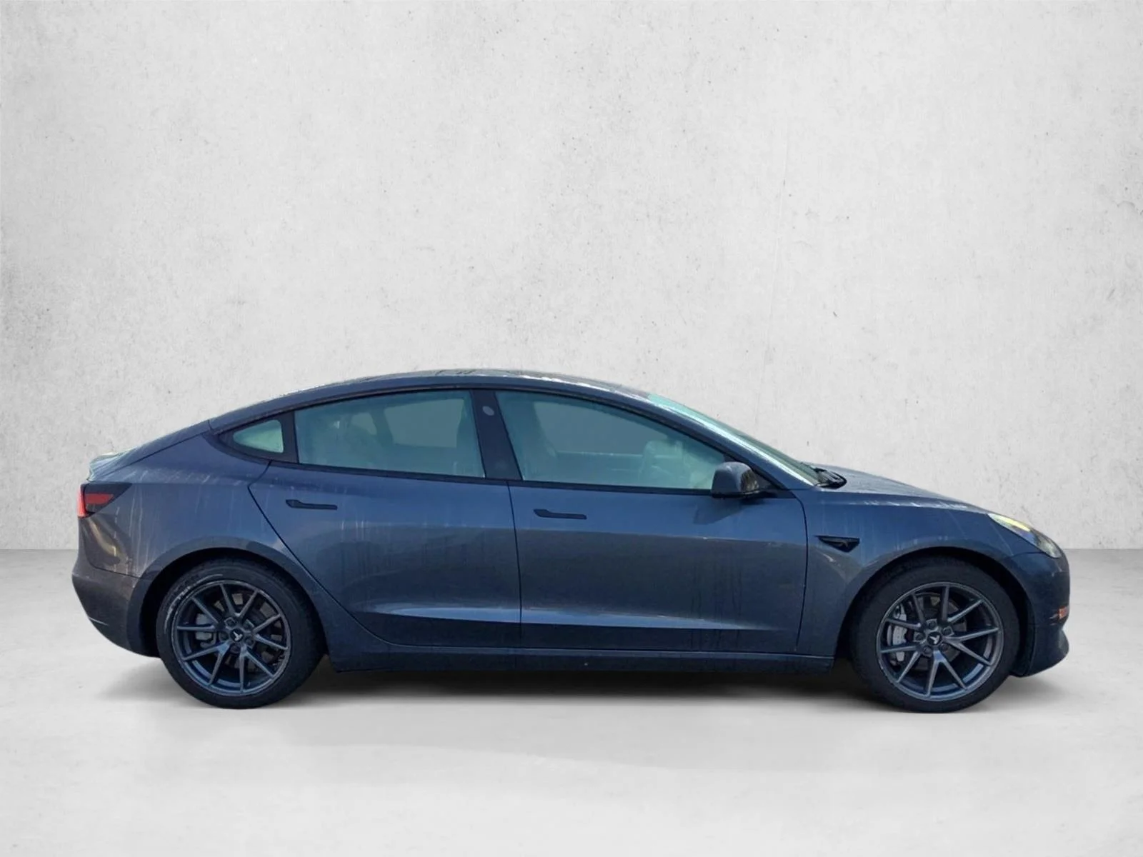 Used 2022 Silver/Gray Tesla Long Range image 4