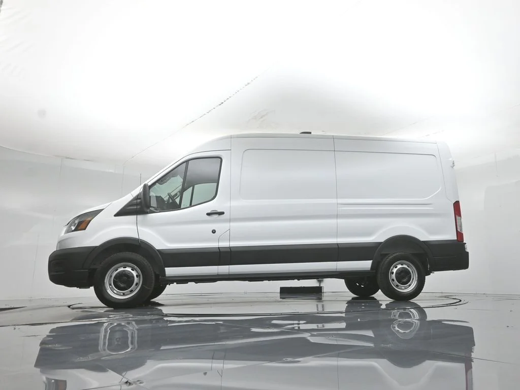 New 2026 Oxford White Ford Base image 50
