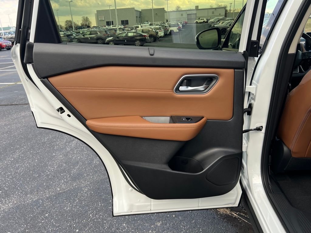 2026 Nissan Rogue Platinum - Photo 15