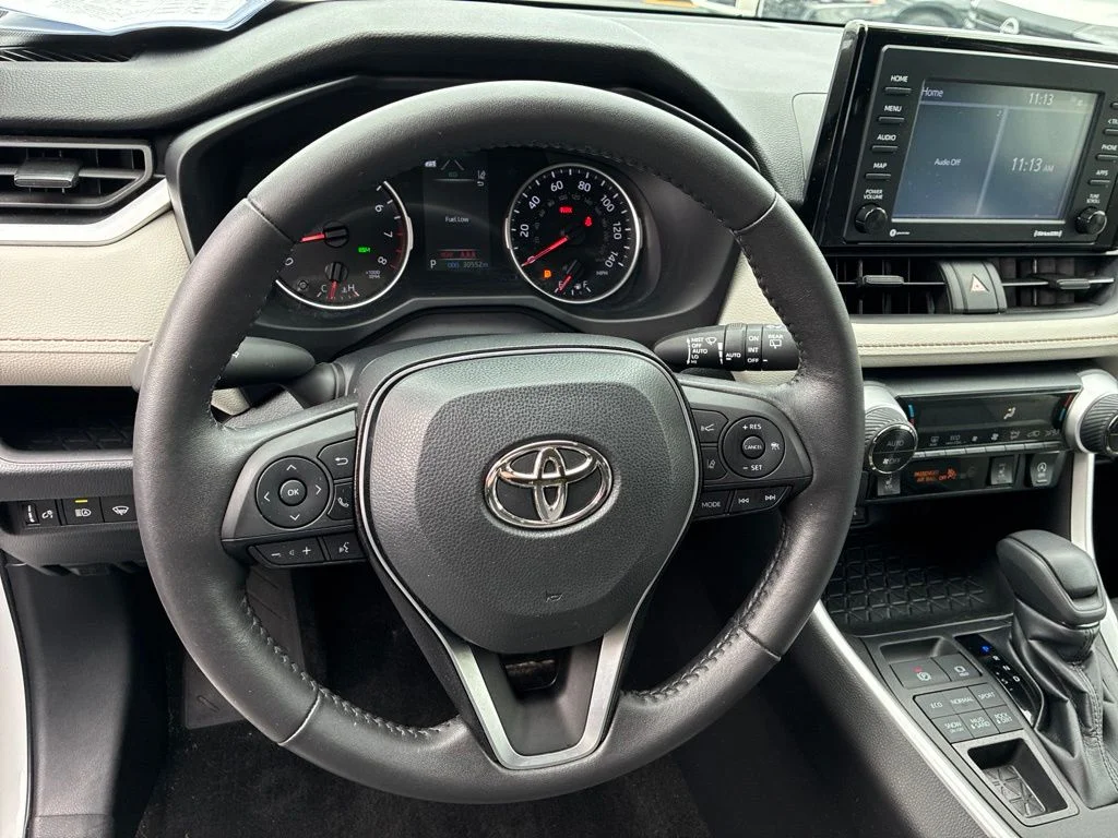 Used 2022 White Toyota XLE image 18