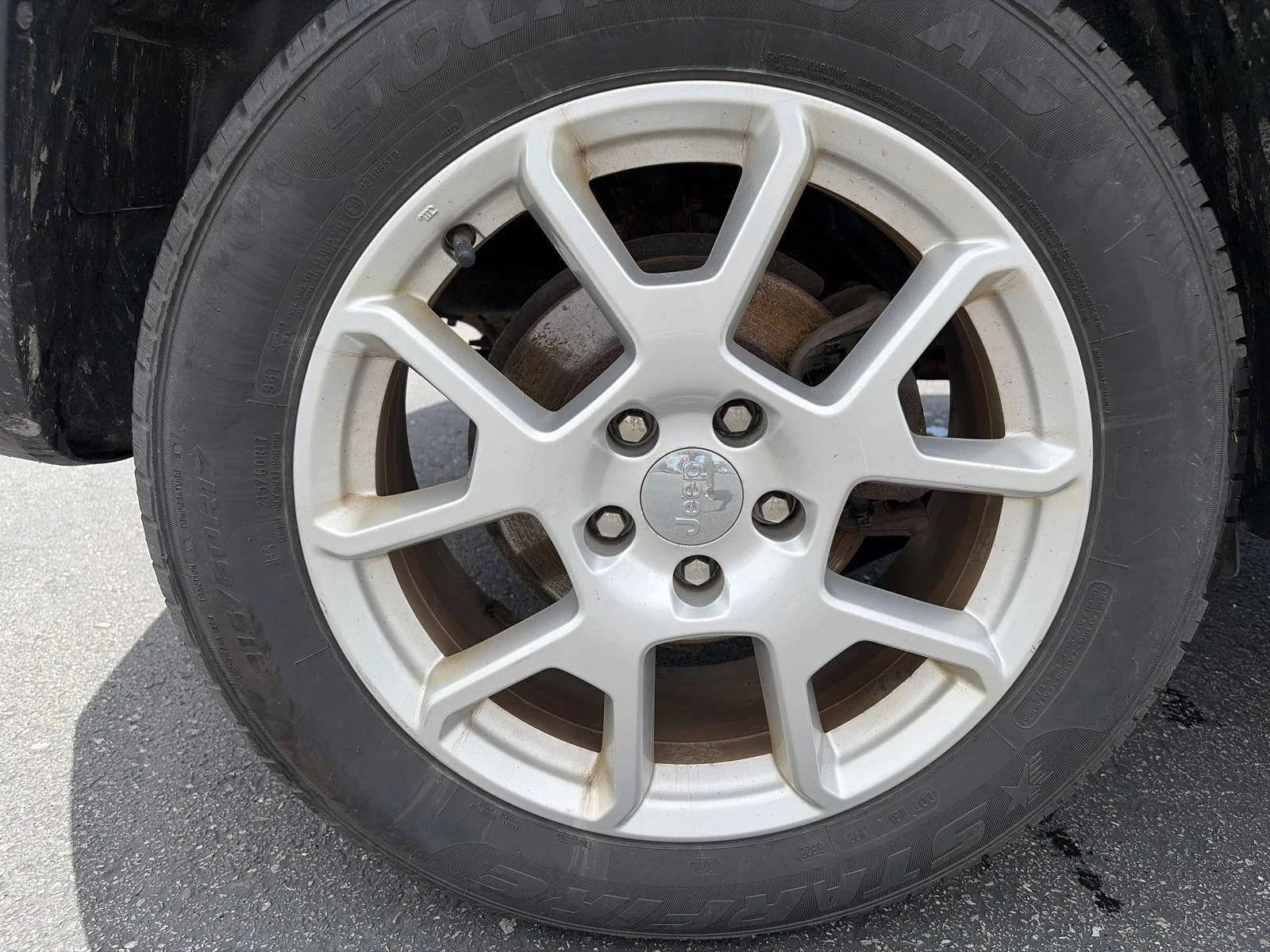 Used 2019 Black Clearcoat Jeep Latitude image 23
