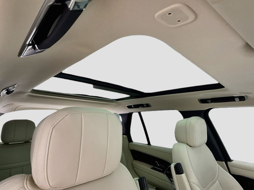 Certified Used 2025 Fuji White Land Rover SE image 17