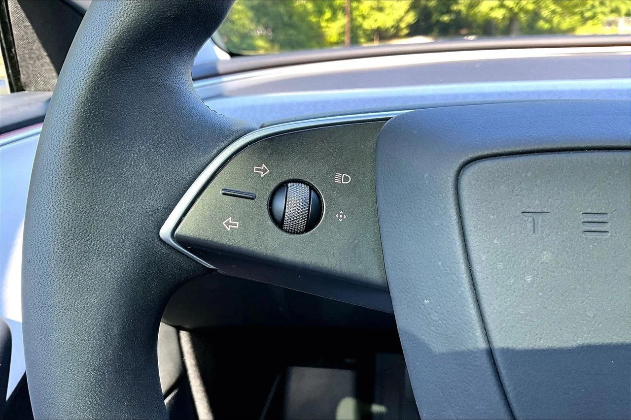 Used 2025  Tesla Long Range image 28