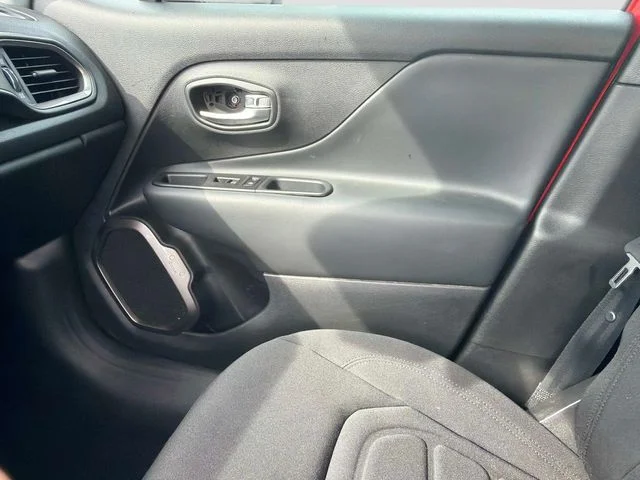 Used 2022 Red Jeep Latitude image 20
