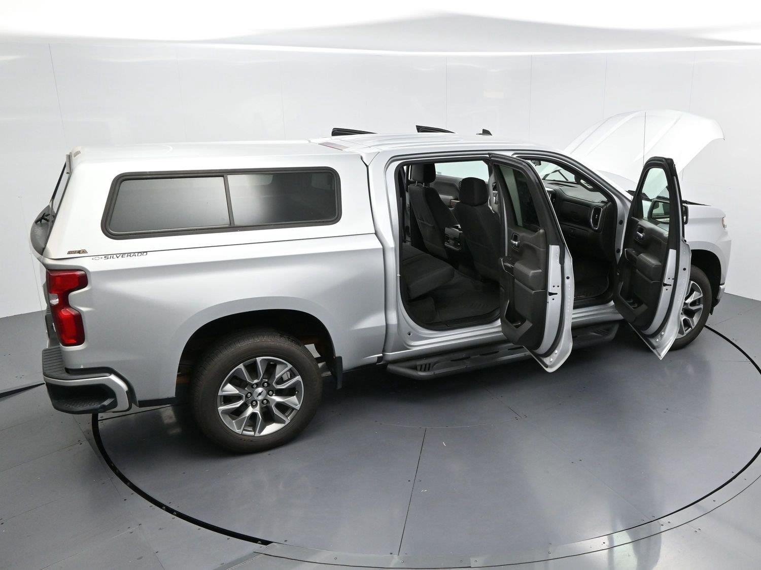 Used 2020 SILVER ICE METALLIC Chevrolet RST image 40