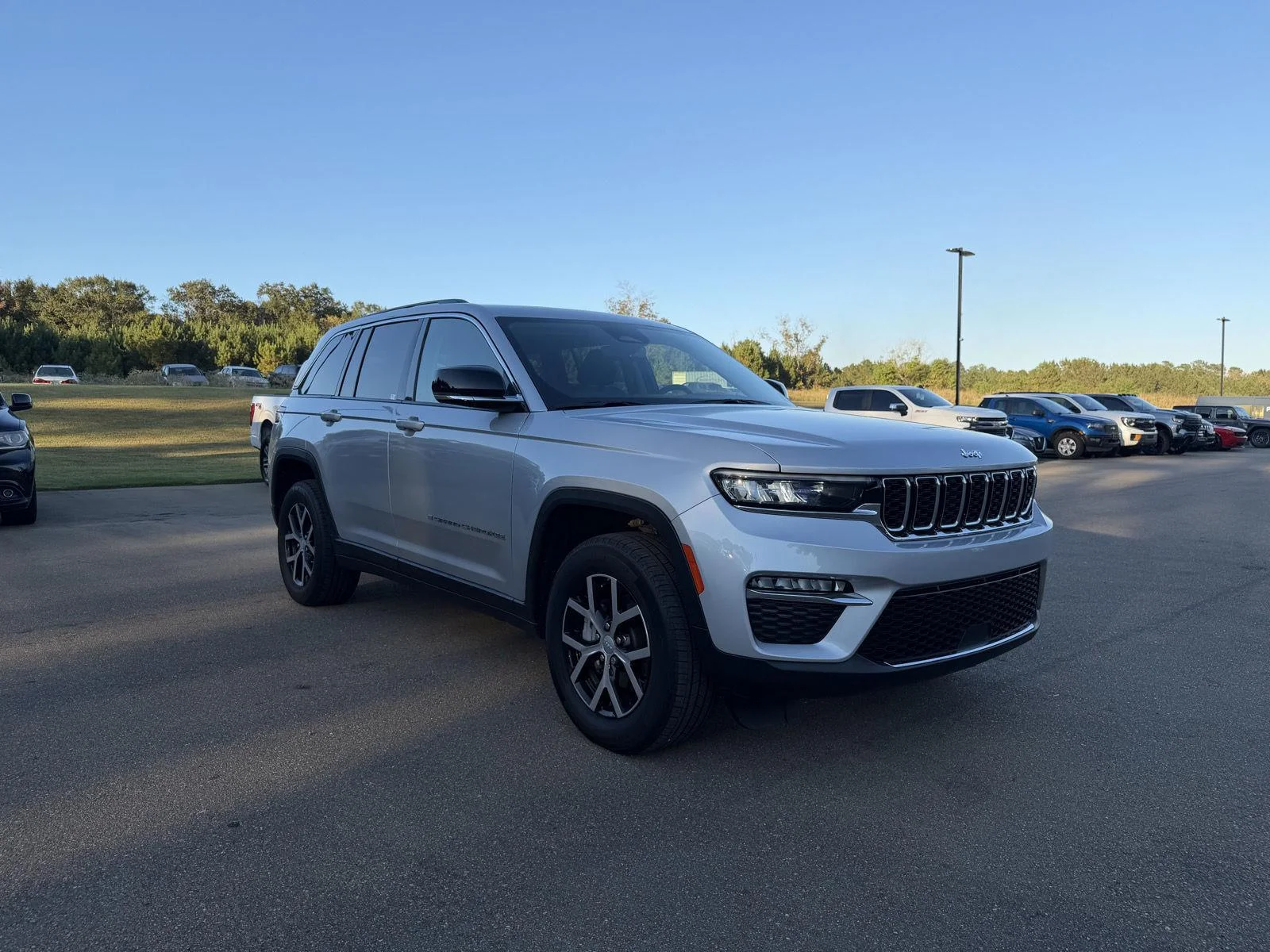 Used 2024 Silver Zynith Jeep Limited image 3