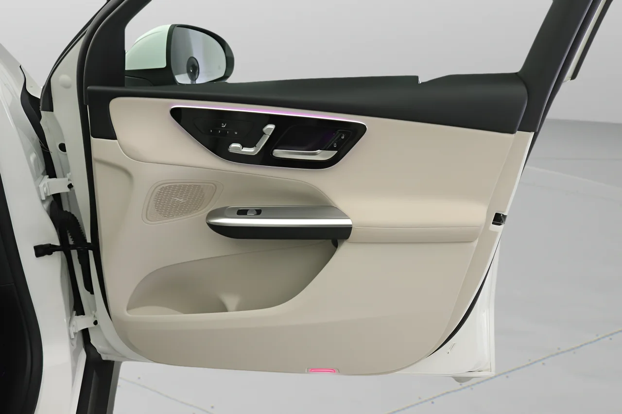 Used 2025 White Mercedes-Benz 350e 4MATIC® Plug in Hybrid image 21