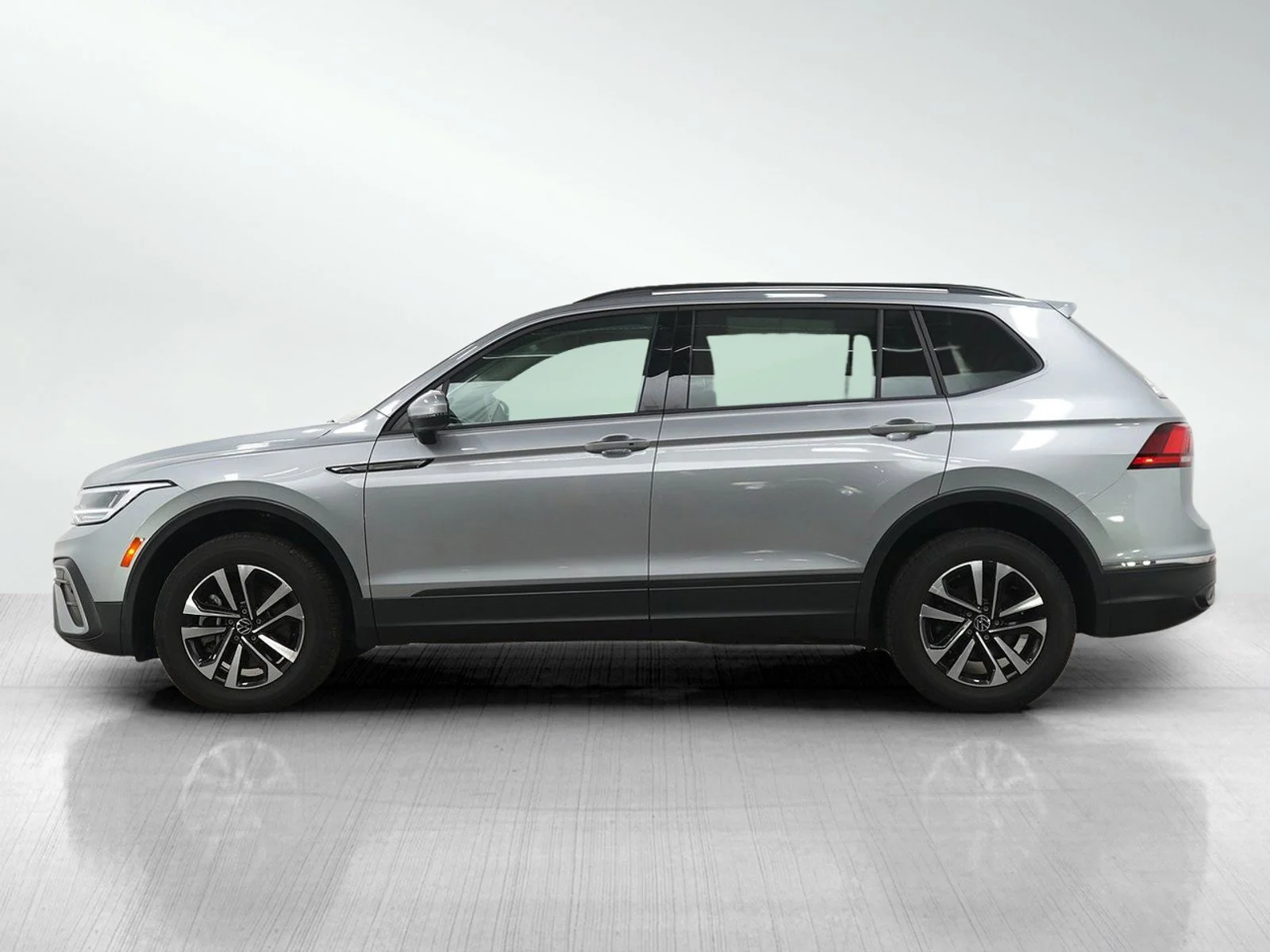 Used 2022 Volkswagen Tiguan S with VIN 3VV0B7AXXNM120263 for sale in Hopkins, Minnesota