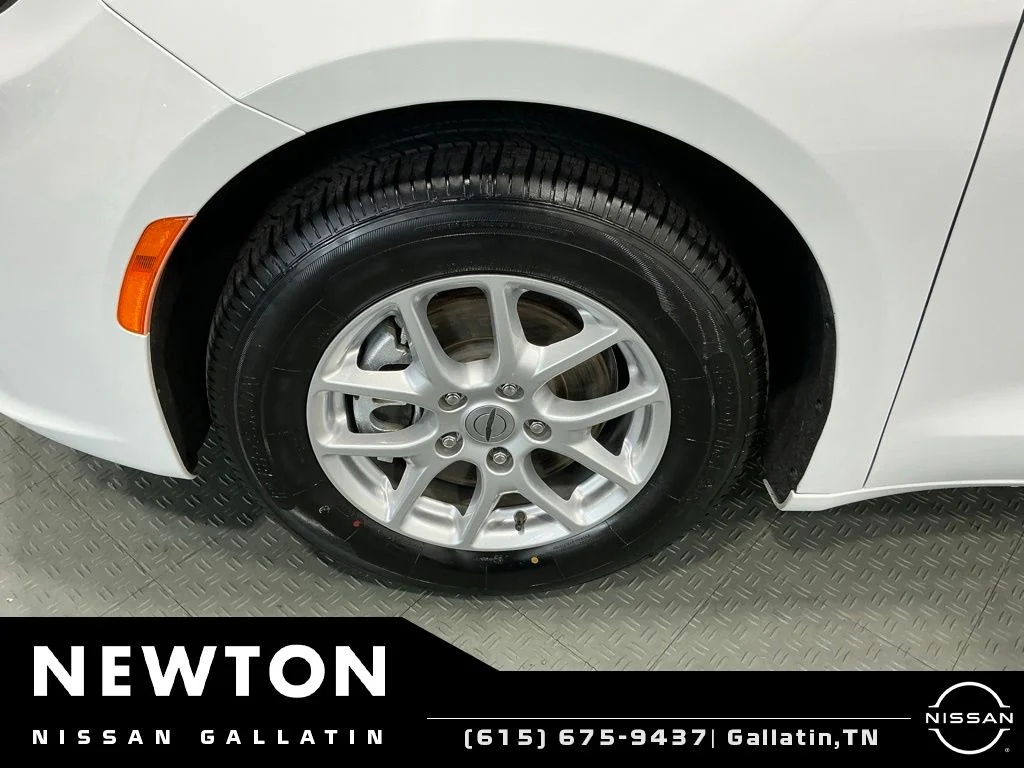 Used 2023 Bright White Clearcoat Chrysler Touring L image 48
