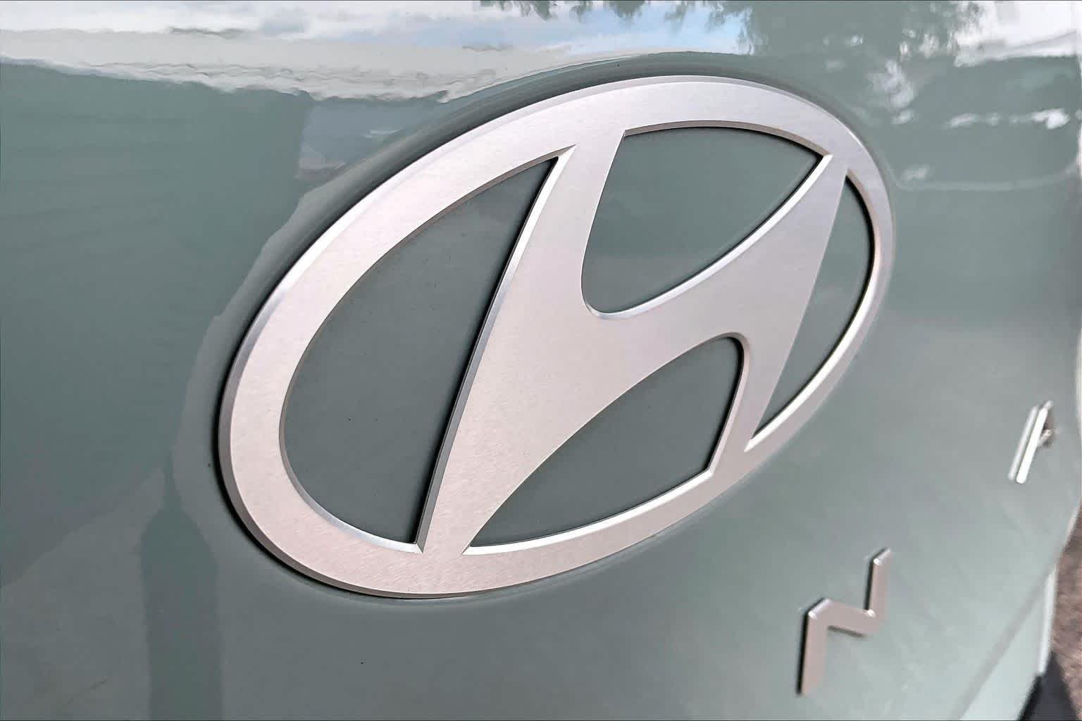 Used 2025 Mirage Green Hyundai SEL image 31