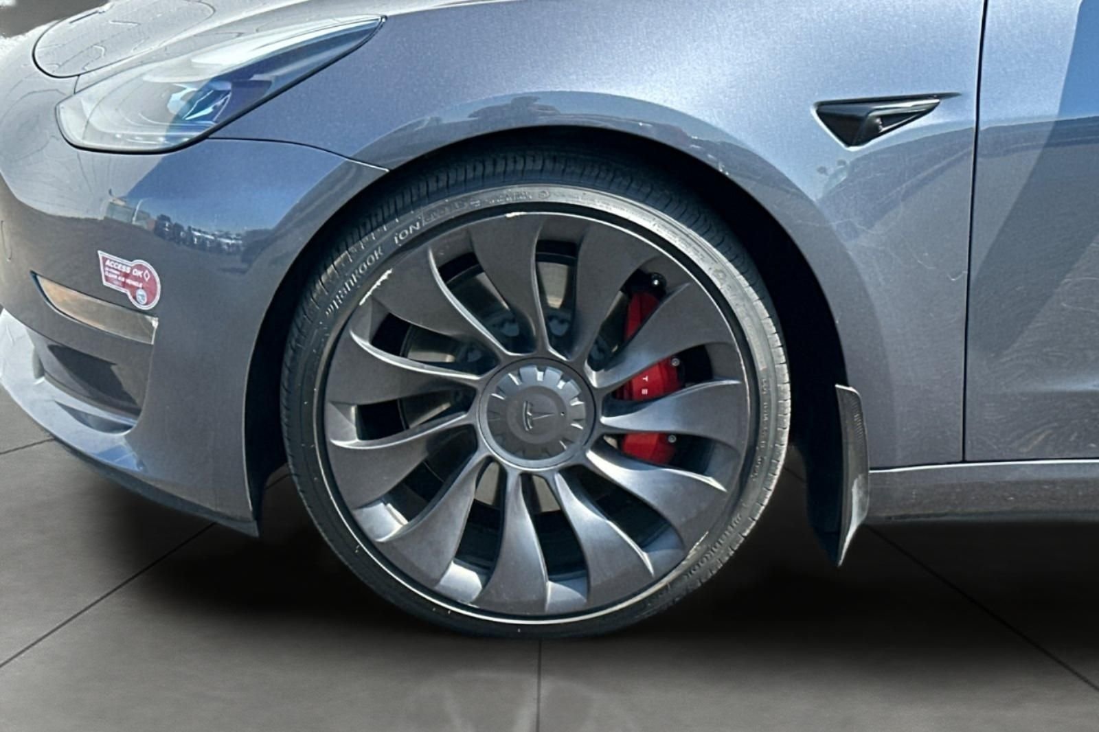 Used 2023  Tesla Performance image 27