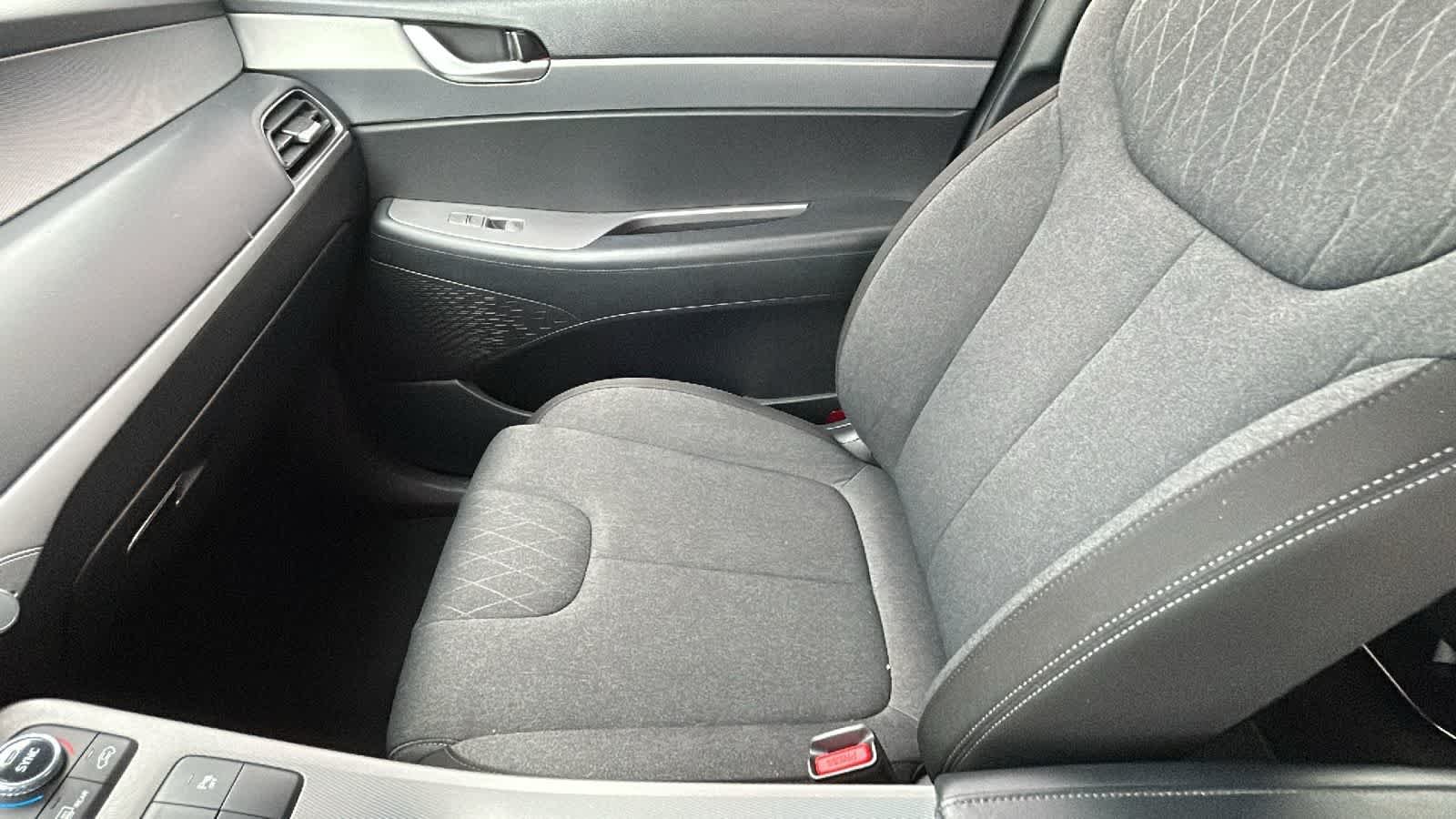 Used 2021 Hyper White Hyundai SEL image 12