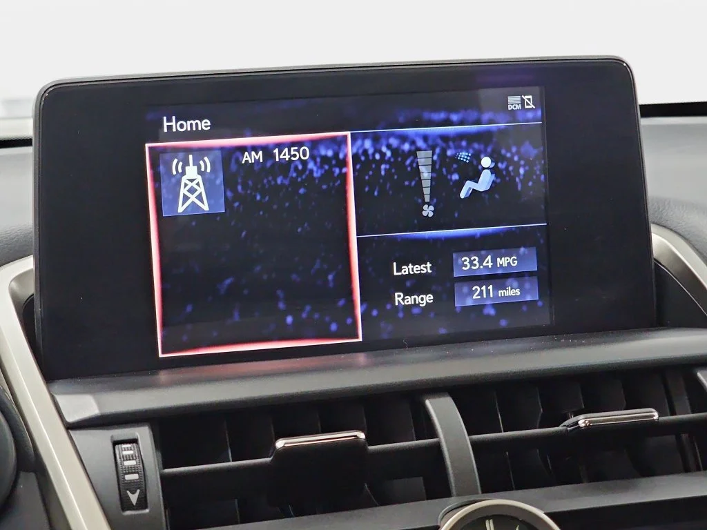 Used 2019 White Lexus 300h image 24