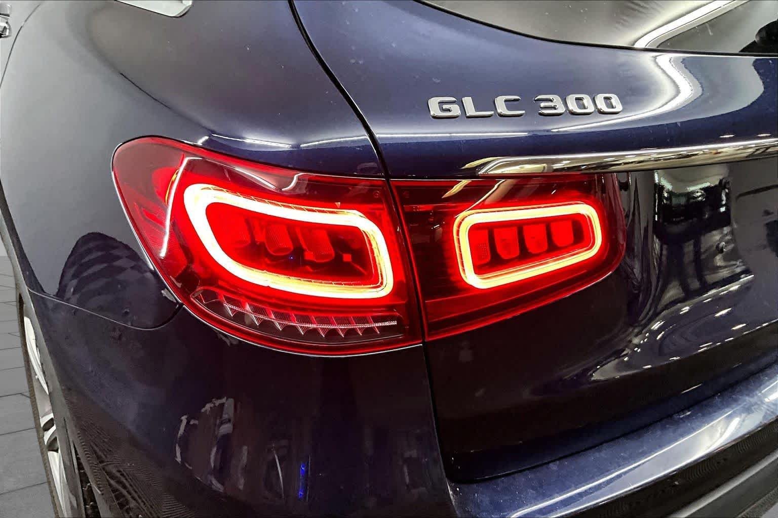 Used 2020 Lunar Blue Metallic Mercedes-Benz GLC 300 image 28
