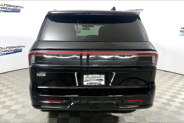 Used 2025 Black Metallic Lincoln Reserve image 31