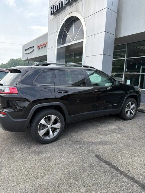 Used 2022 Black Jeep Limited image 3