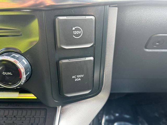 Used 2025 White Metallic Ford Platinum image 27