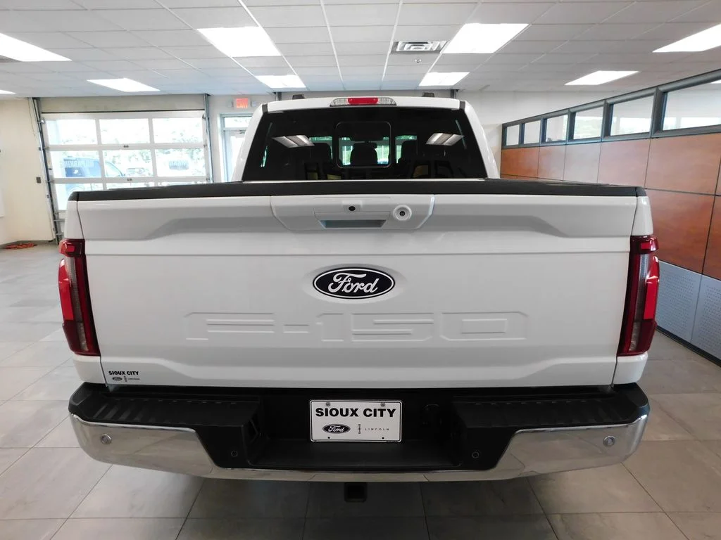Certified Used 2025 Oxford White Ford Lariat image 5