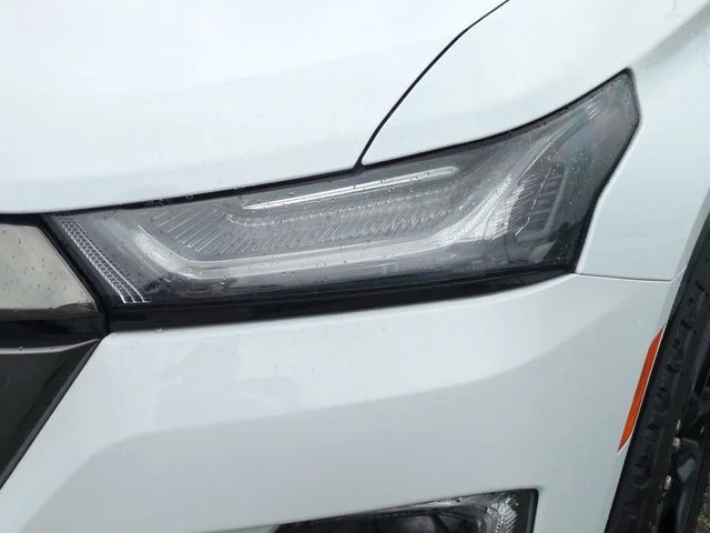 Used 2023 White Chevrolet Premier image 9