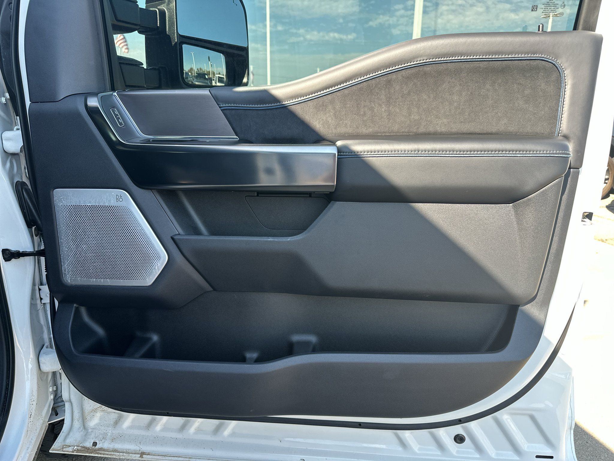 Used 2026 Oxford White Ford PLATINUM image 33