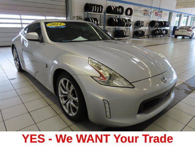 Used 2014 Brilliant Silver Metallic Nissan Base image 16