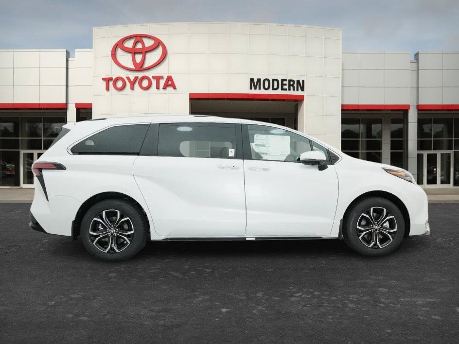 New 2026 Wind Chill Pearl Toyota Platinum image 13