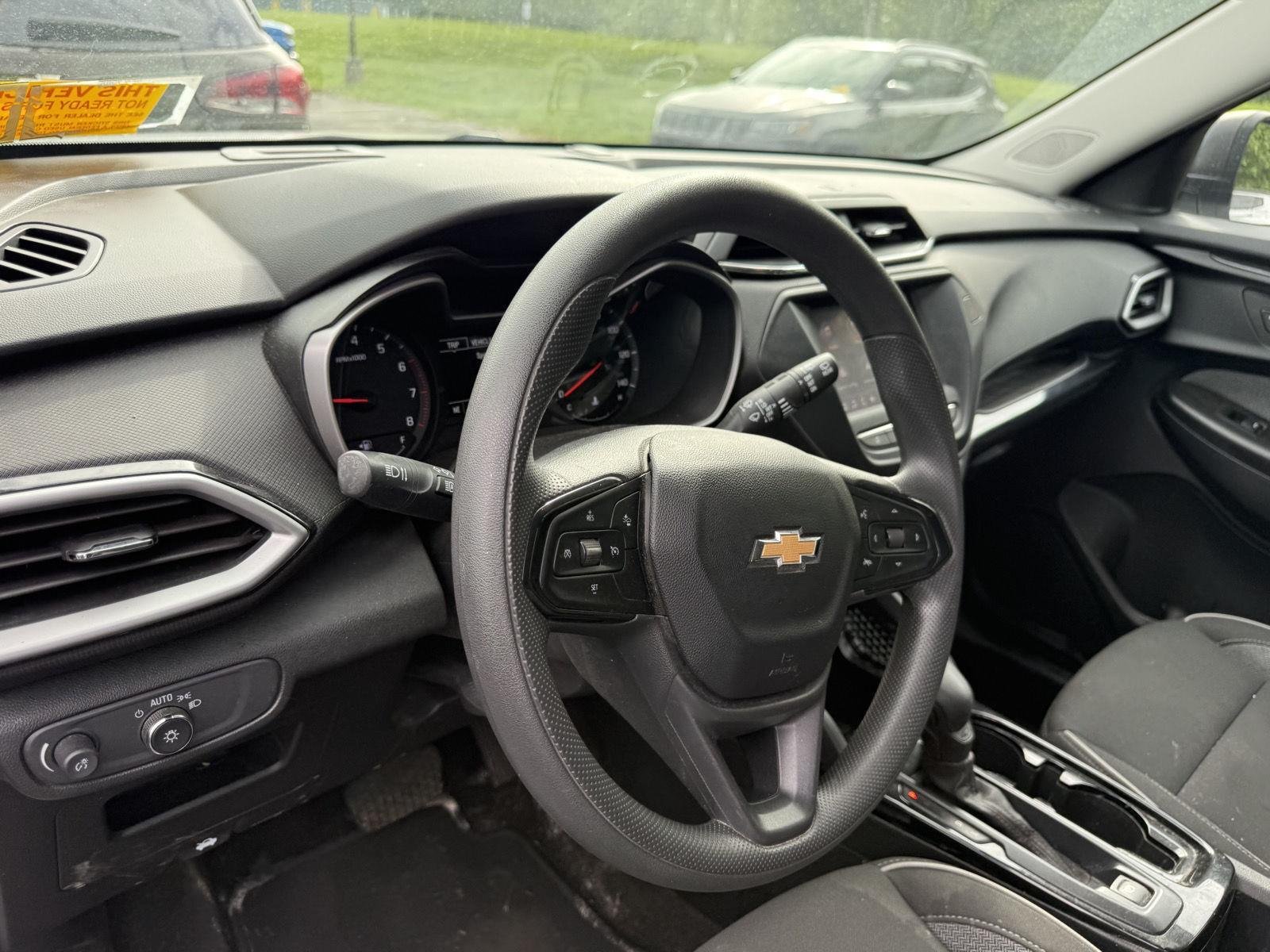 Used 2023 Summit White Chevrolet LS image 4