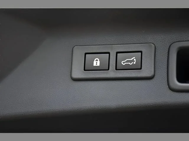New 2026 CRYSTAL WHITE PEARL Subaru Limited image 25
