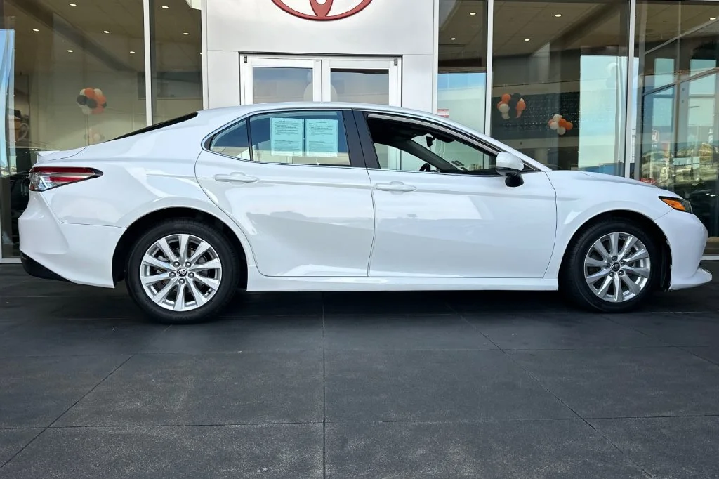 Used 2020 White Toyota LE image 3