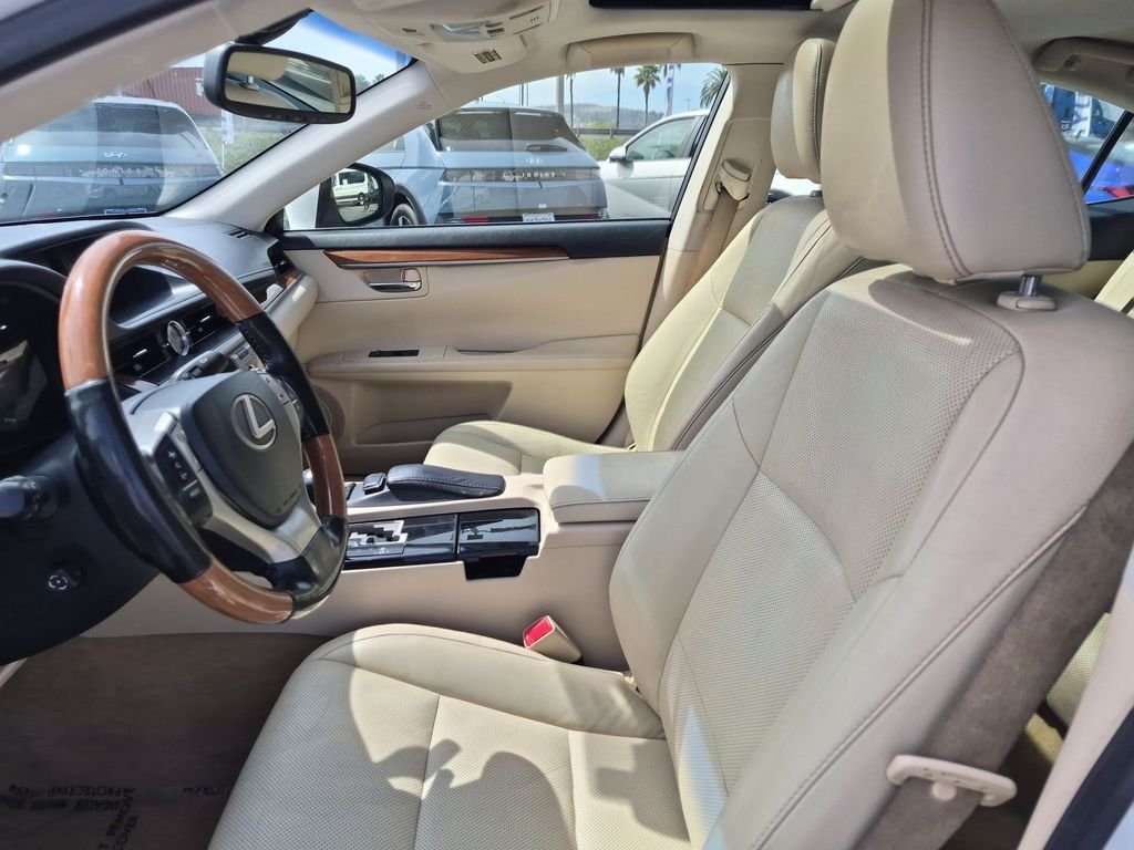 2014 Lexus ES 300h - Photo 15