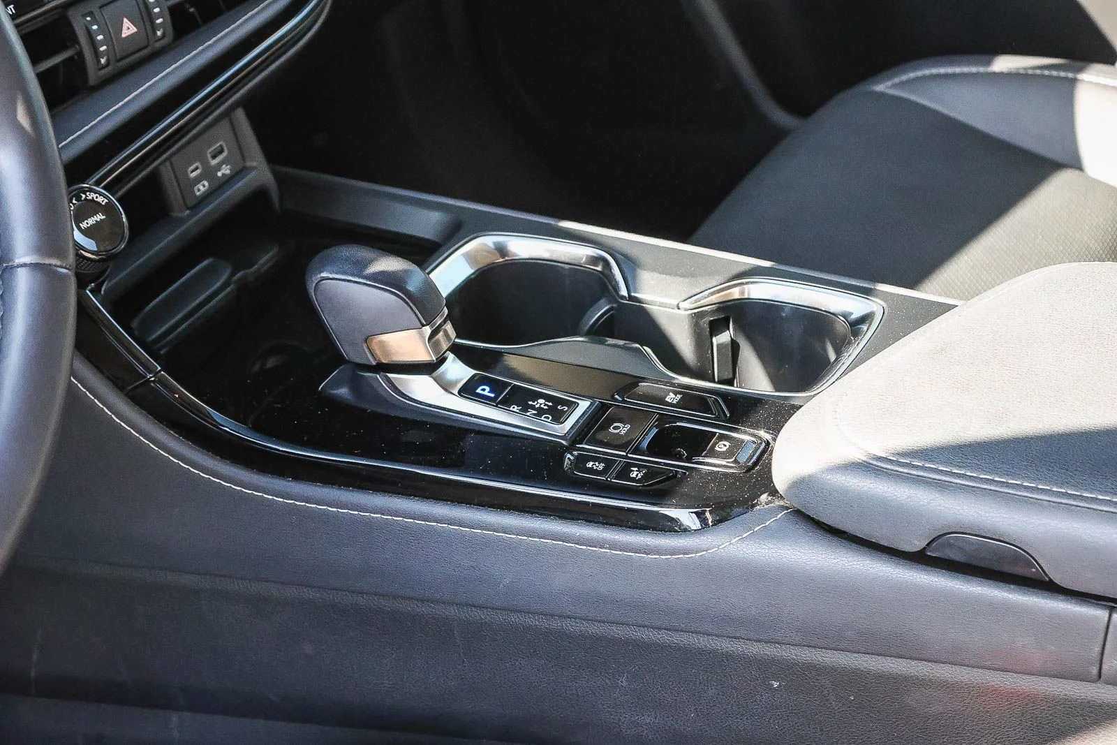 Used 2022 Gray Lexus 350h Base image 27