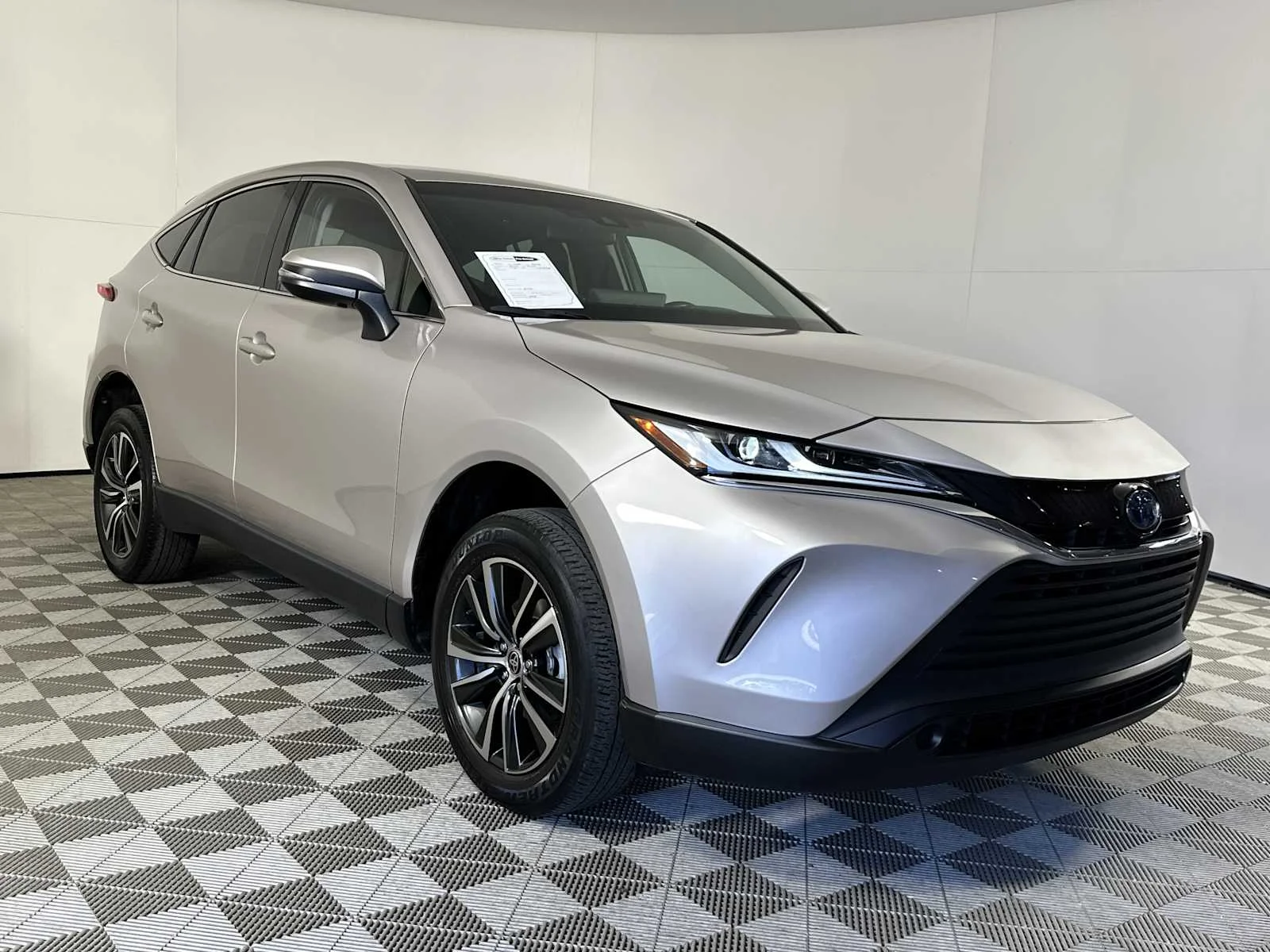 2024 Toyota Venza LE