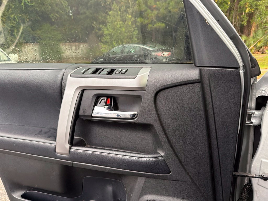 Used 2018 Classic Silver Metallic Toyota SR5 image 17