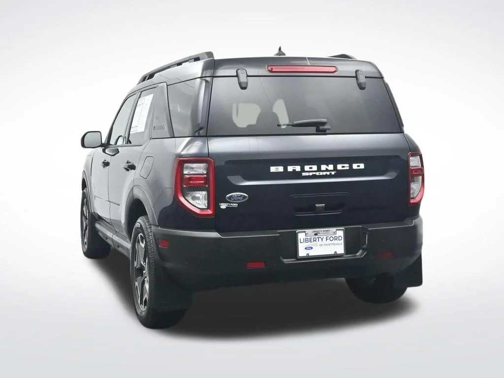 Used 2022 Blue Metallic Ford Outer Banks image 9