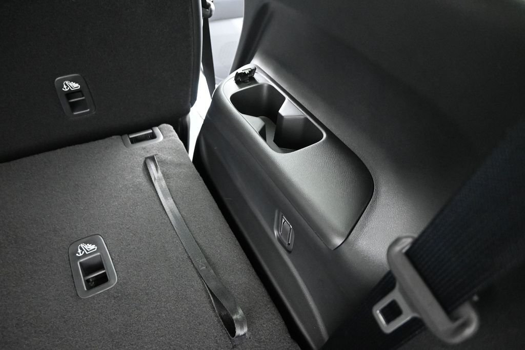 New 2027 2T RAD WHT INFINITI Sport AWD image 15