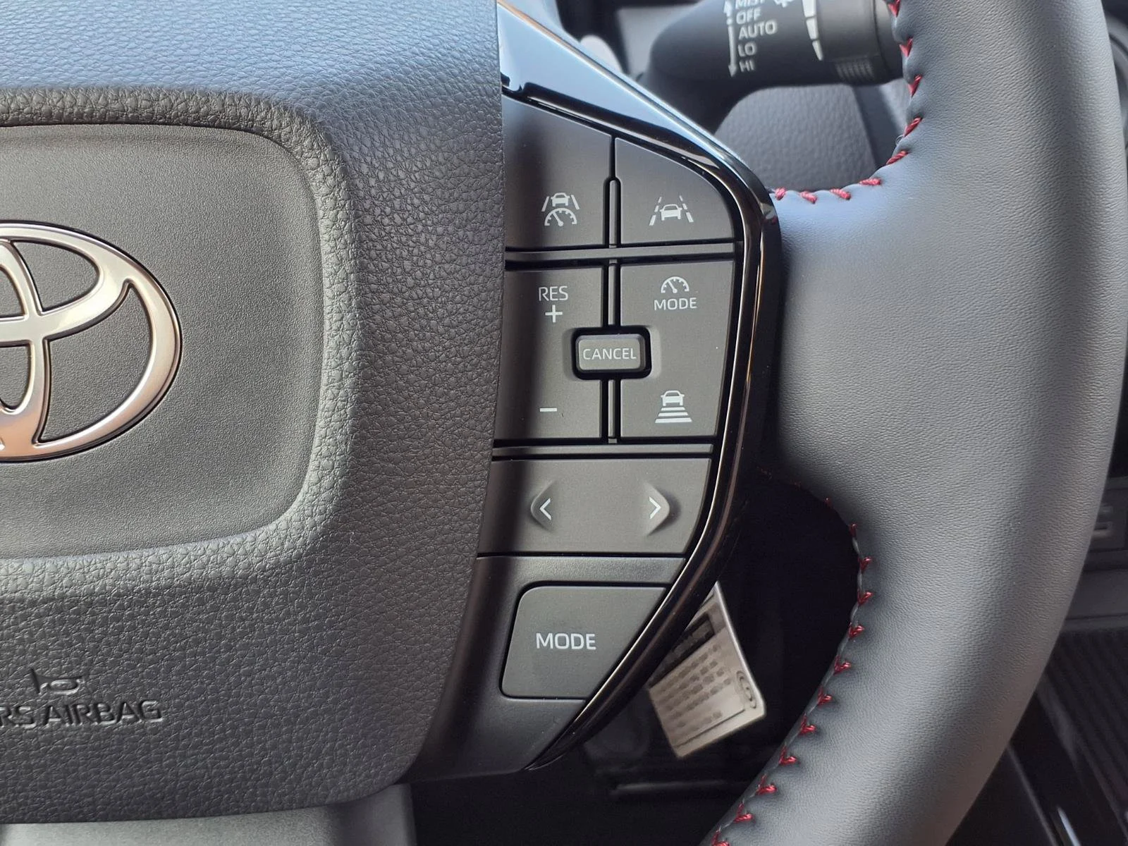 New 2026 Wind Chill Pearl <sup>1</sup> Toyota  SE image 12
