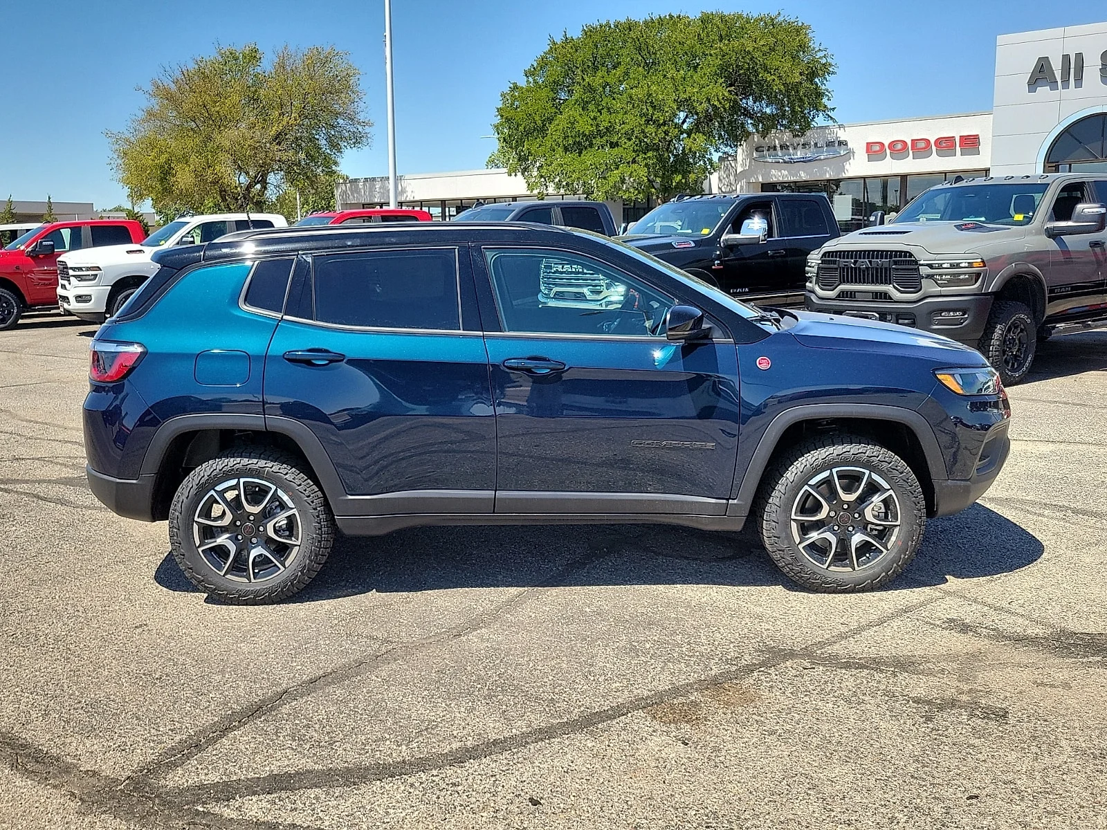 New 2026 Fathom Blue Pearl Coat Jeep TRAILHAWK 4X4 image 5