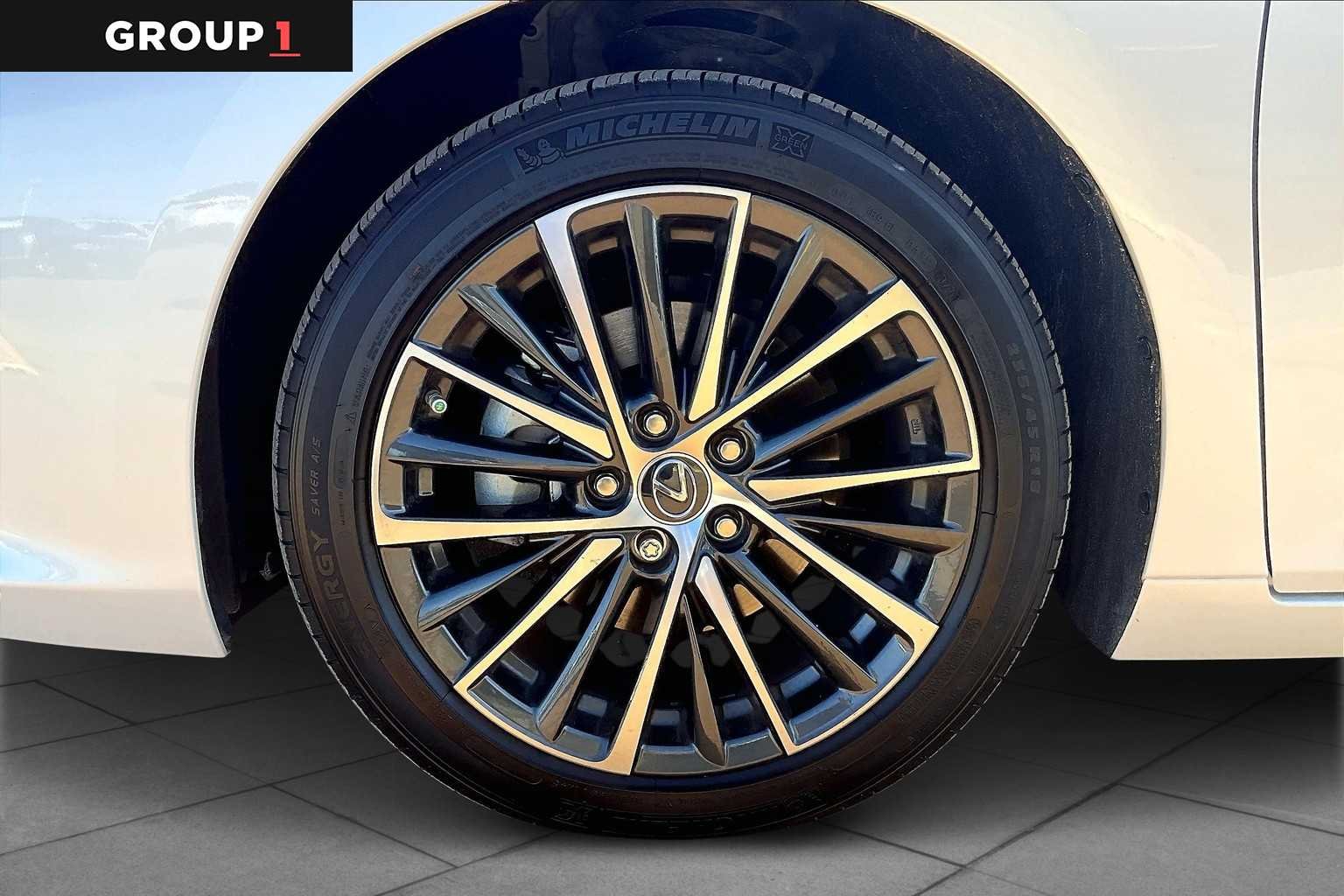 Used 2023 Eminent White Pearl Lexus  image 11