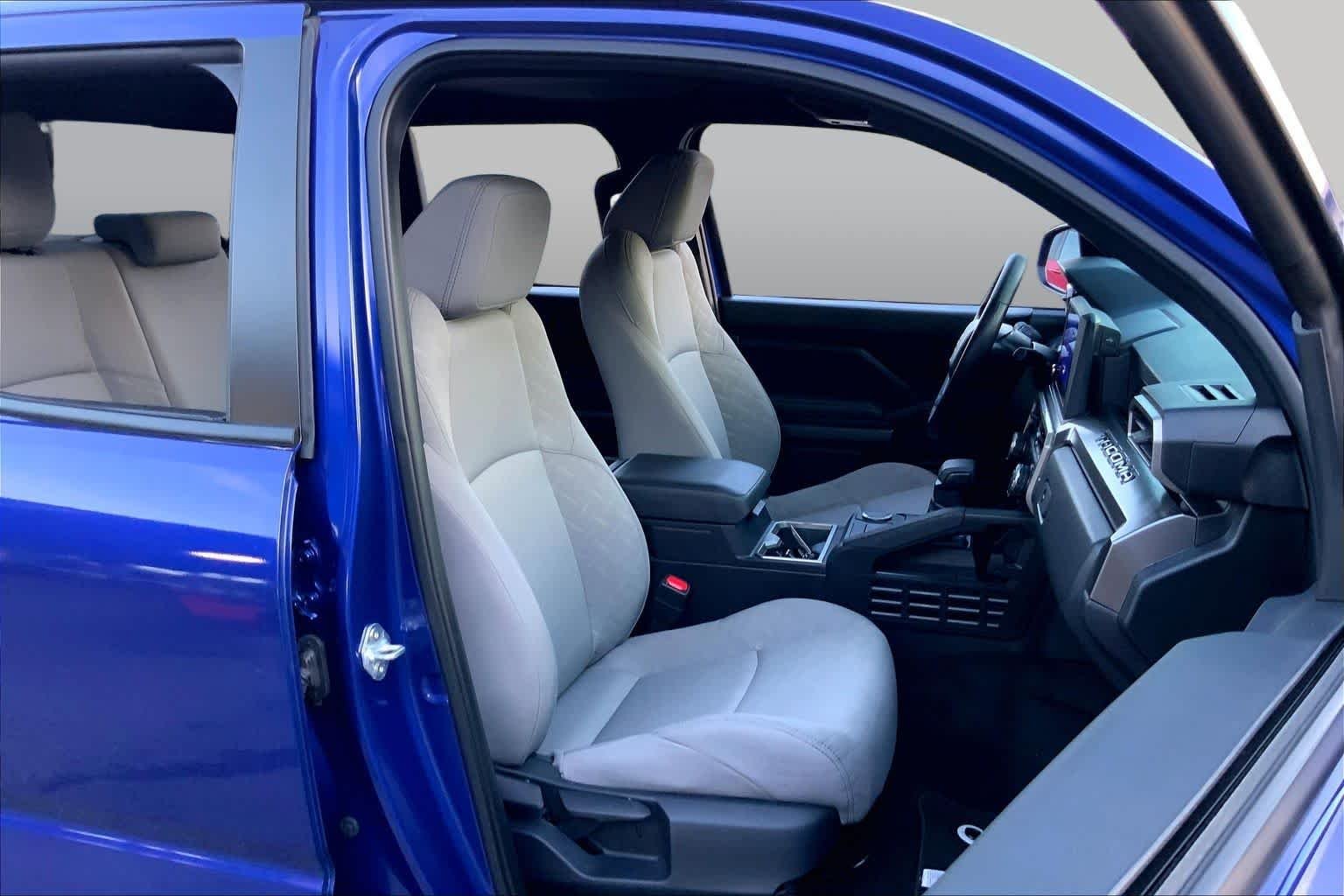 Used 2025 Blue Crush Metallic Toyota SR5 image 9